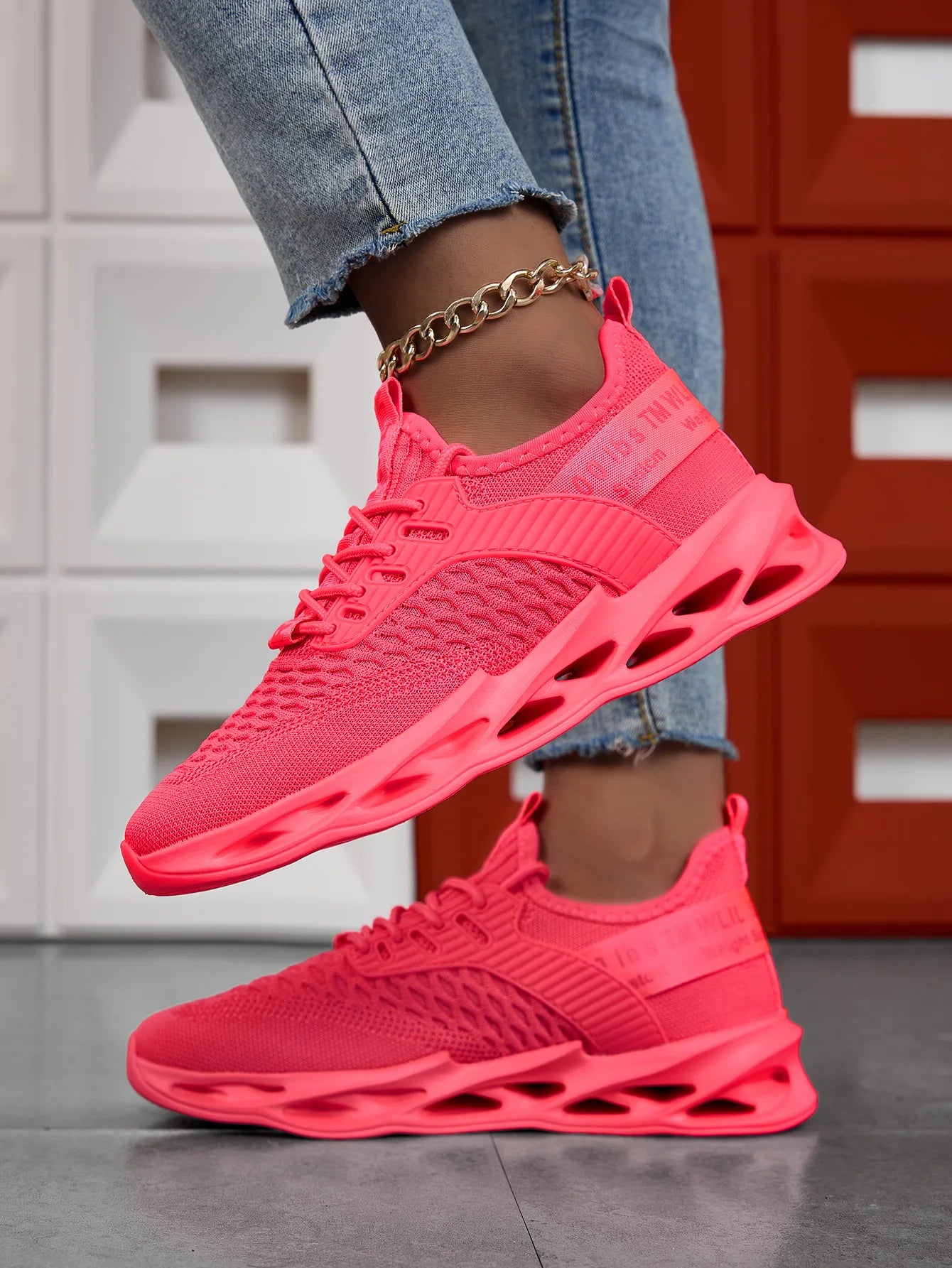 Sneakers for Women Perfect for Running Gym Travel Grip And Stability/for Indoor Workouts Shock Absorbing Heel Flexible Sole