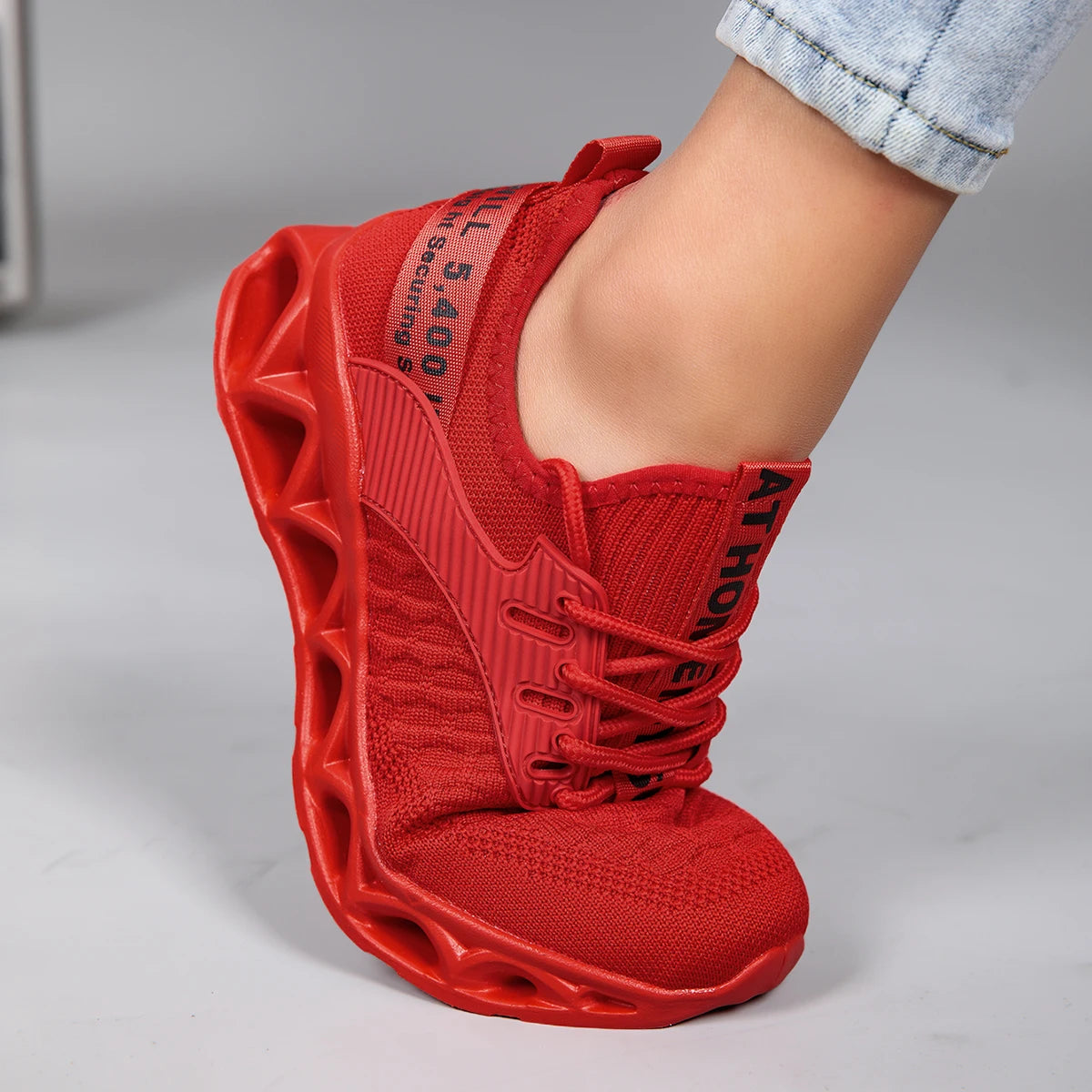 Women's running shoes lightweight mesh breathable and comfortable flat/soft tennis shoes blade sports shoes for women