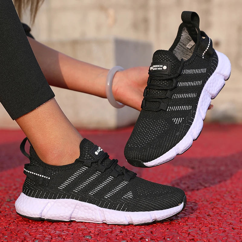 Summer New Women’s Running Shoes Fashion Anti Slip Hiking/Mesh Breathable Lace Up Shoes Lightweight Comfortable Couple Sneakers